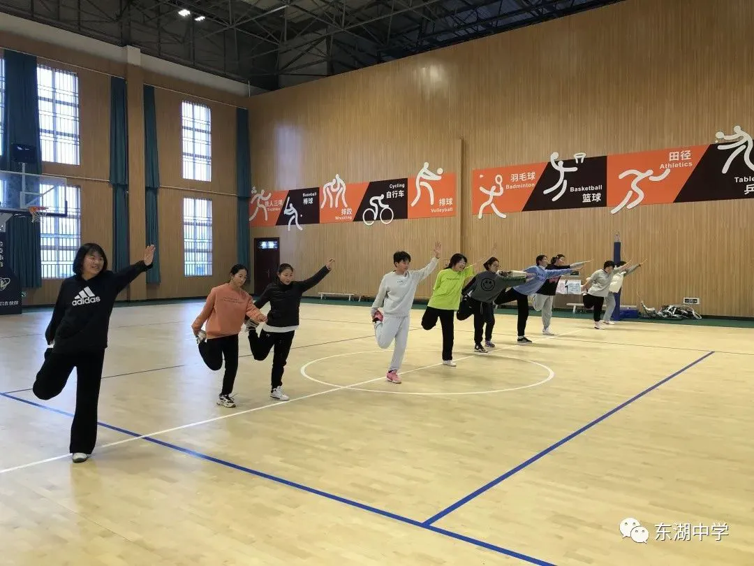 刻苦训练篮球时如何避免受伤的建议_0